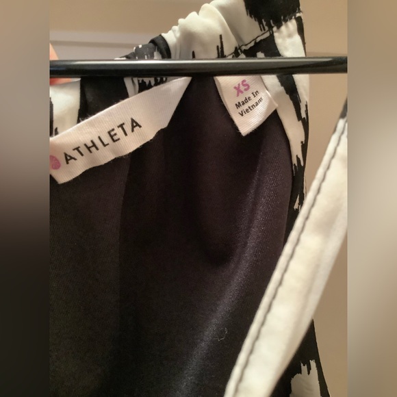Beautiful Resortwear silk maxi dress Athleta builtin bra, blk/white Ikat pattern - Picture 7 of 12